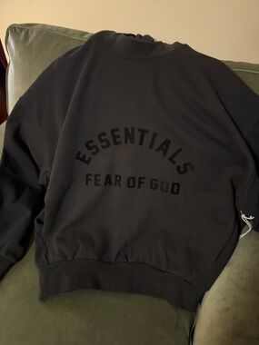 Fear of God ESSENTIALS Black Crewneck Sweatshirt Men’s or Women’s.  Size XS.